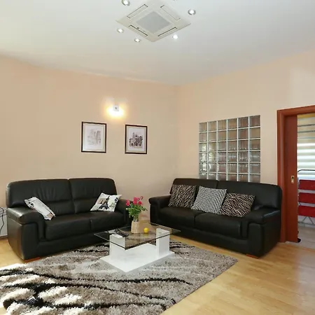 Ksenija Апартаменти Задар