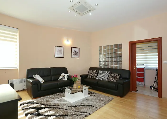 Ksenija Апартаменти Задар