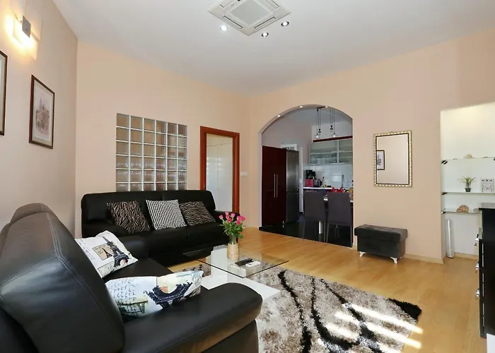 Ksenija Апартаменти Задар