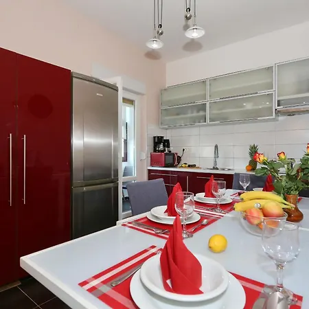 Ksenija Apartamento *