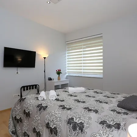 Ksenija Apartman Zára
